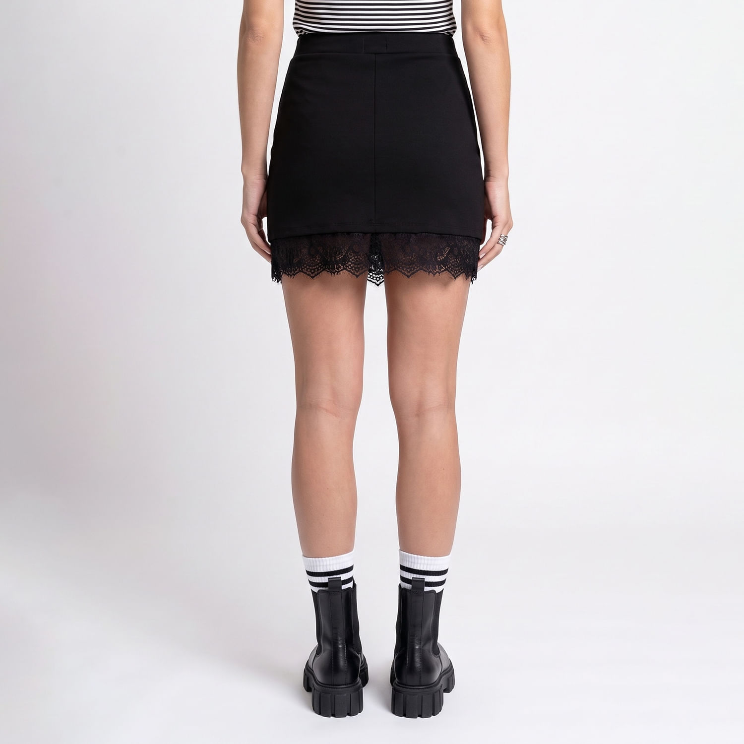 Saia CREPE RENDA PT Preto